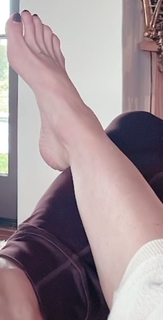 LeAnn Rimes feet photo thumbnail