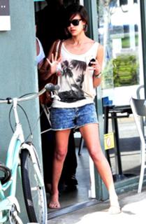 Jessica Alba feet photo thumbnail