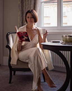 Anna Popek feet photo thumbnail