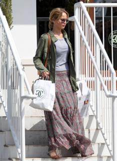 Jennifer Lawrence feet photo thumbnail