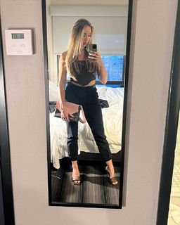 Chelsea Green feet photo thumbnail