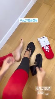 Anna Safroncik feet photo thumbnail