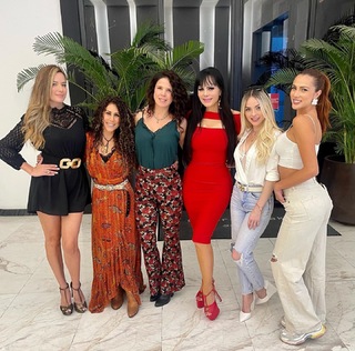 Maribel Guardia feet photo thumbnail
