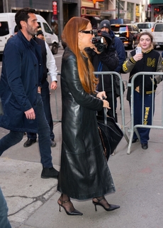Riley Keough feet photo thumbnail