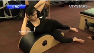 Zareen Khan feet photo thumbnail