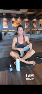 Brooke Burke feet photo thumbnail