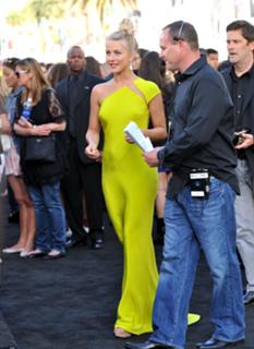 Julianne Hough feet photo thumbnail