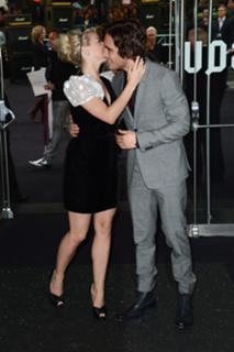Julianne Hough feet photo thumbnail