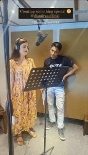 Dia Mirza feet photo thumbnail