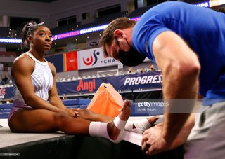 Simone Biles feet photo thumbnail