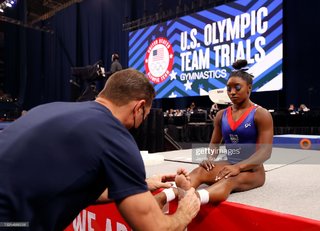 Simone Biles feet photo thumbnail