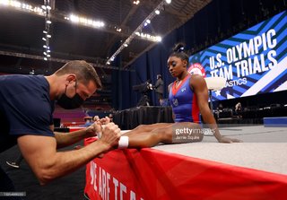 Simone Biles feet photo thumbnail