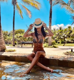 Elisabetta Gregoraci feet photo thumbnail