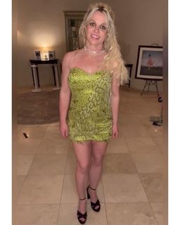 Britney Spears feet photo thumbnail