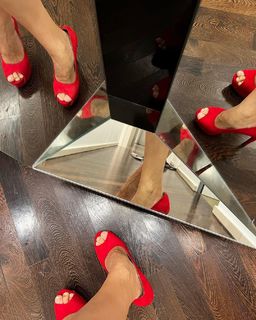 Veronica Maya feet photo thumbnail