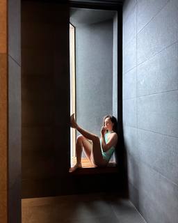 Caterina Balivo feet photo thumbnail
