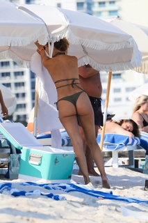 Kimberley Garner feet photo thumbnail