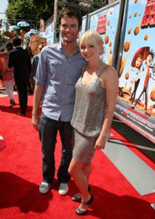 Anna Faris feet photo thumbnail