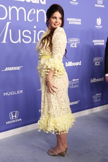 Lana Del Rey feet photo thumbnail