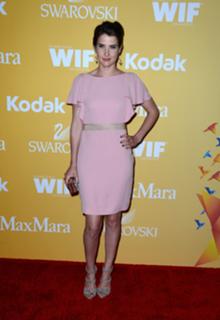 Cobie Smulders feet photo thumbnail