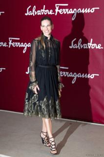 Hilary Swank feet photo thumbnail