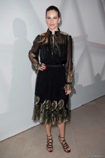 Hilary Swank feet photo thumbnail
