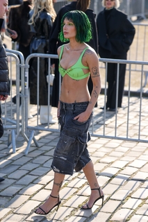 Halsey feet photo thumbnail