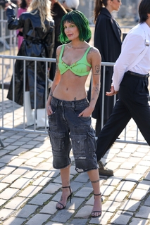 Halsey feet photo thumbnail