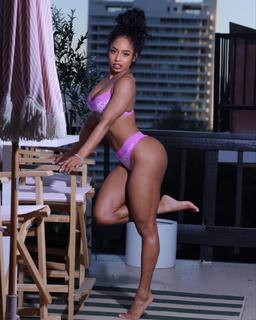 Qimmah Russo feet photo thumbnail