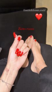 Ludovica Pagani feet photo thumbnail