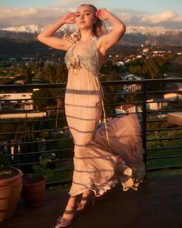 Peyton List feet photo thumbnail