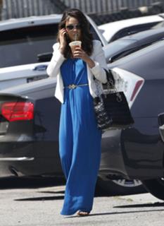 Mila Kunis feet photo thumbnail