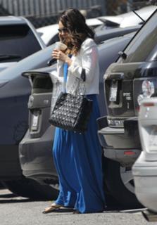 Mila Kunis feet photo thumbnail
