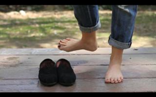 Kristen Bell feet photo thumbnail