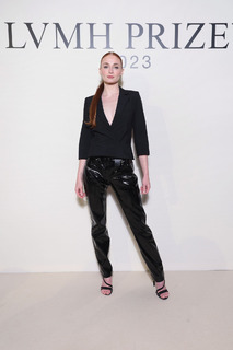 Sophie Turner feet photo thumbnail