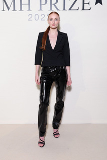 Sophie Turner feet photo thumbnail