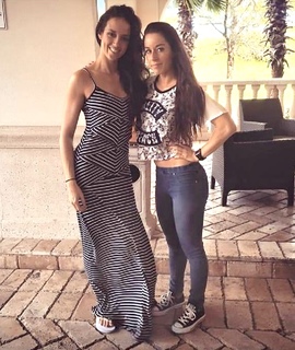 Chelsea Green feet photo thumbnail