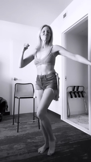 Debbie Gibson feet photo thumbnail