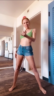 Debbie Gibson feet photo thumbnail