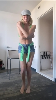 Debbie Gibson feet photo thumbnail