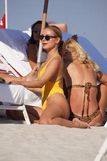 Kimberley Garner feet photo thumbnail