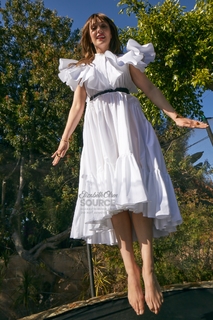 Elizabeth Olsen feet photo thumbnail