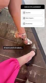 Giorgia Palmas feet photo thumbnail