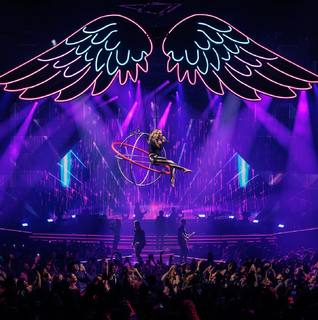 Carrie Underwood feet photo thumbnail