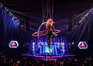 Carrie Underwood feet photo thumbnail