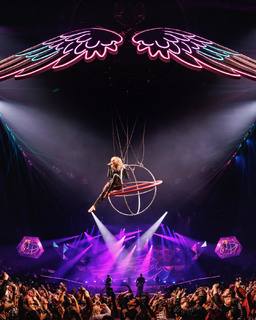 Carrie Underwood feet photo thumbnail