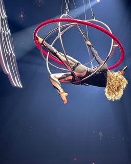 Carrie Underwood feet photo thumbnail