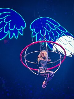 Carrie Underwood feet photo thumbnail