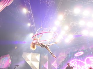 Carrie Underwood feet photo thumbnail