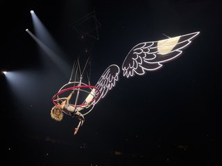 Carrie Underwood feet photo thumbnail